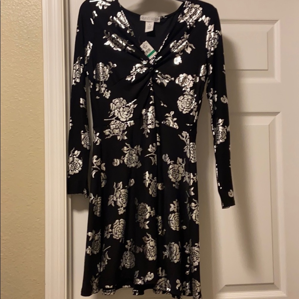 Gorgeous long sleeve dress with silver flowers🔥